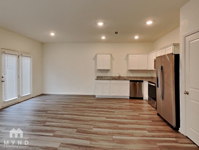 Photo - 2635 Coventry St SW