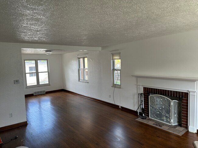 Photo - 364 Broadmoor Ave