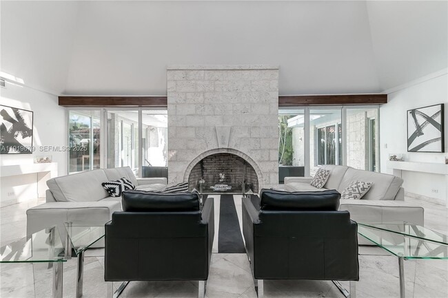 Photo - 111 S Hibiscus Dr