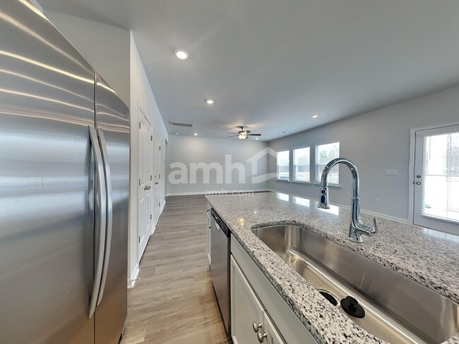 Photo - 3980 Zepelin Wy