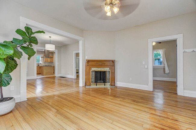 Photo - 14 N Walnut St
