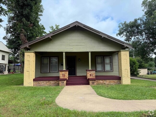 Building Photo - 632 Nacogdoches St Rental