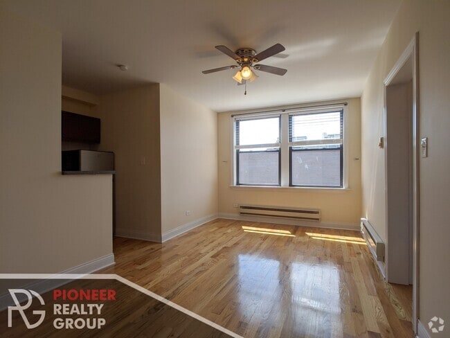 Building Photo - 818 W Diversey Pky Unit Q Rental
