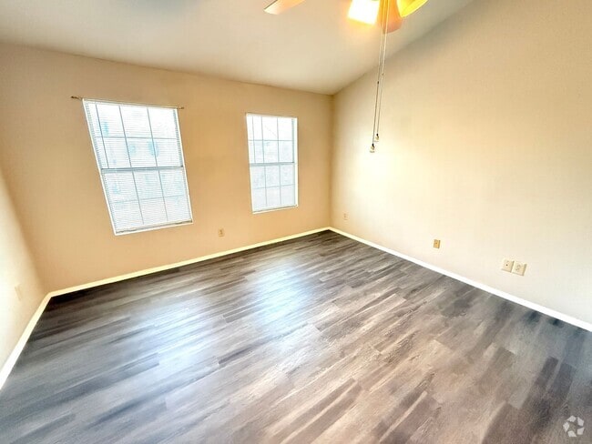 Building Photo - 629 Carriagehouse Ln