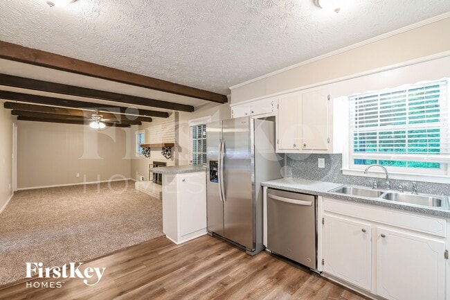 Photo - 4353 Hale Pl SW