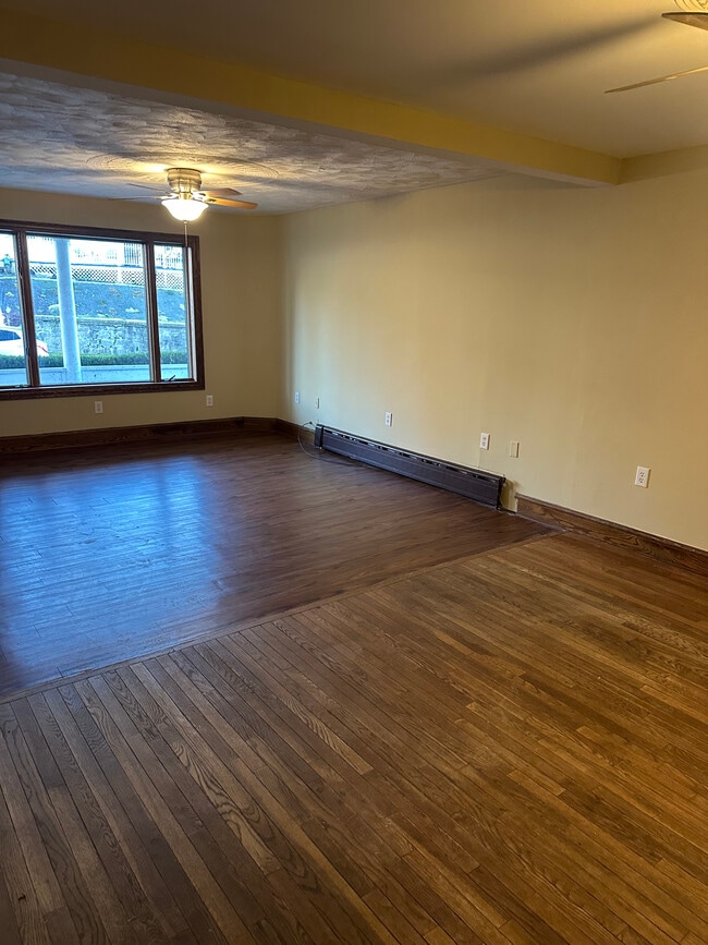 Photo - 529 Brook St