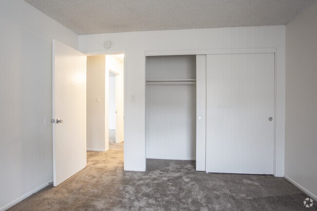 2BR, 2BA-965 SF