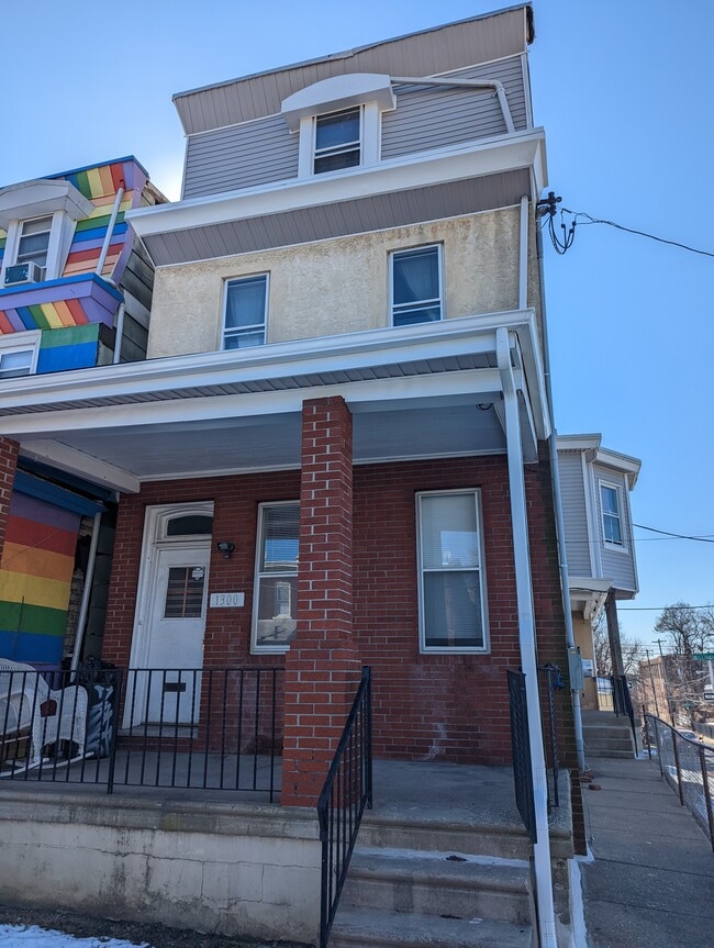 Building Photo - 1300 Orthodox St Unit 2 Rental