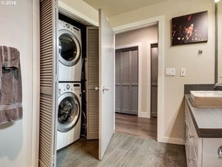 Photo - Hoyt Commons Condominiums - open floor plan Pearl District studio with parking/storage/balcony Unidad HC314