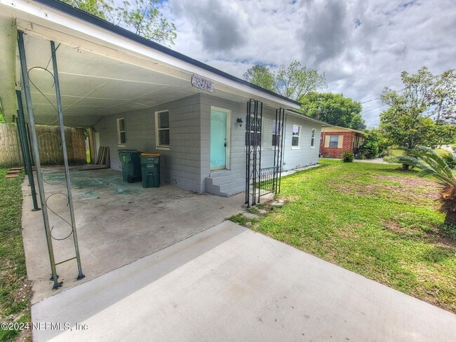 Building Photo - 3919 Skycrest Dr Rental