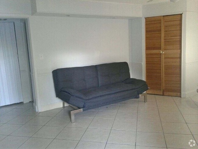 Building Photo - 2115 NE 37th St Unit 1 Rental