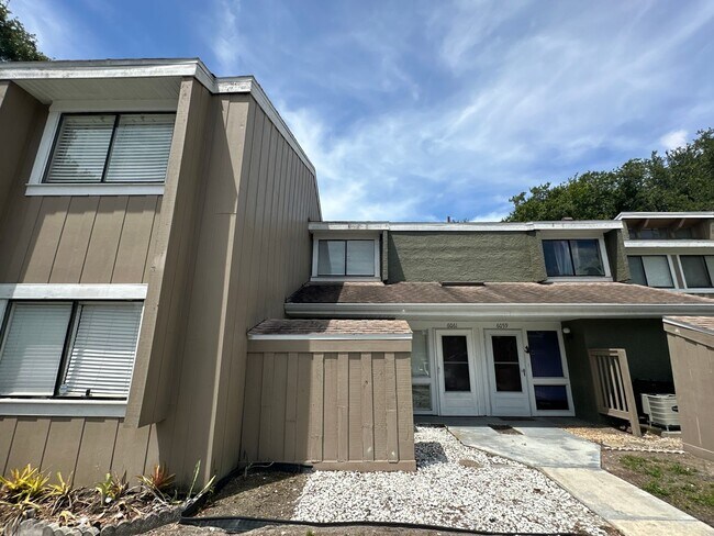 Photo - Lovely 2 Bedroom, 1.5 Bathroom Home in Orlando! Minutes from Top Attractions!! (Water Included!)