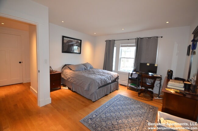 Building Photo - 15 Elmira St Unit 1