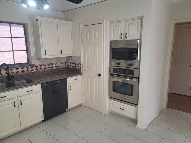 Photo - 5719 Encore Dr