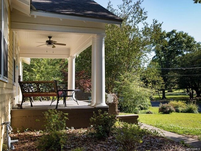 Photo - 3117 Cloverdale Rd
