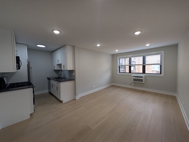 Photo - 530 W Aldine Ave Unit 208