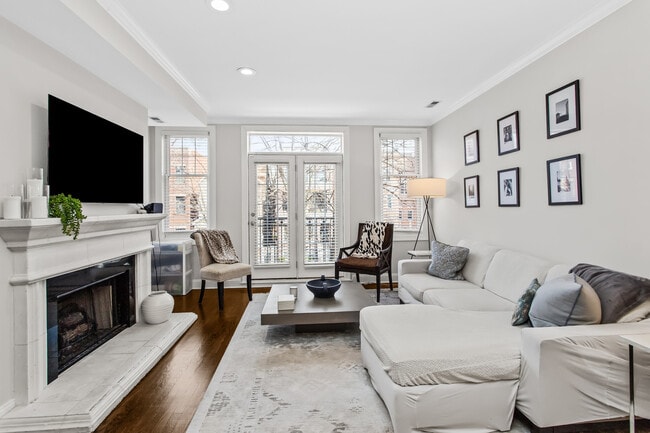 Photo - 3928 N Greenview Ave Unidad 2