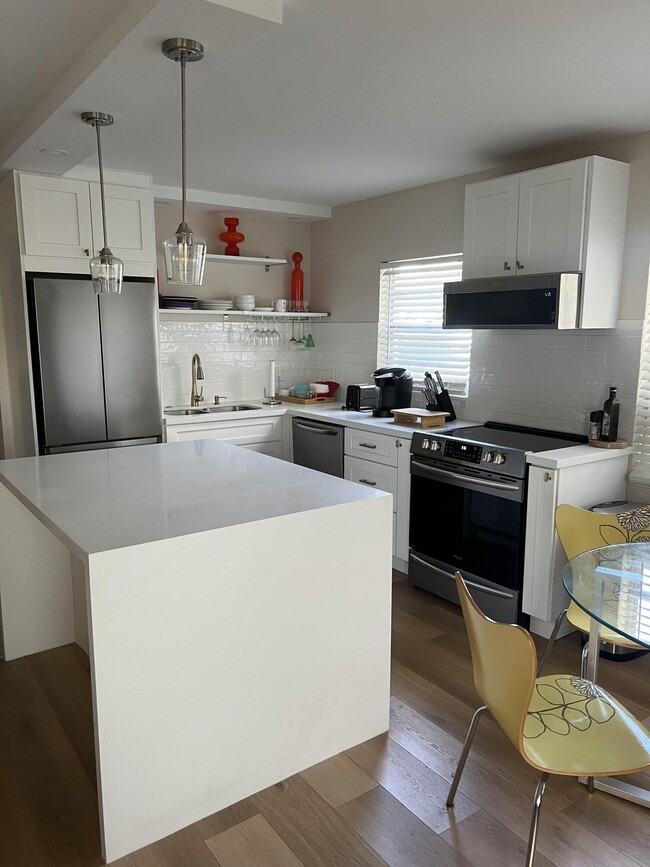 Photo - 299 Dorset H