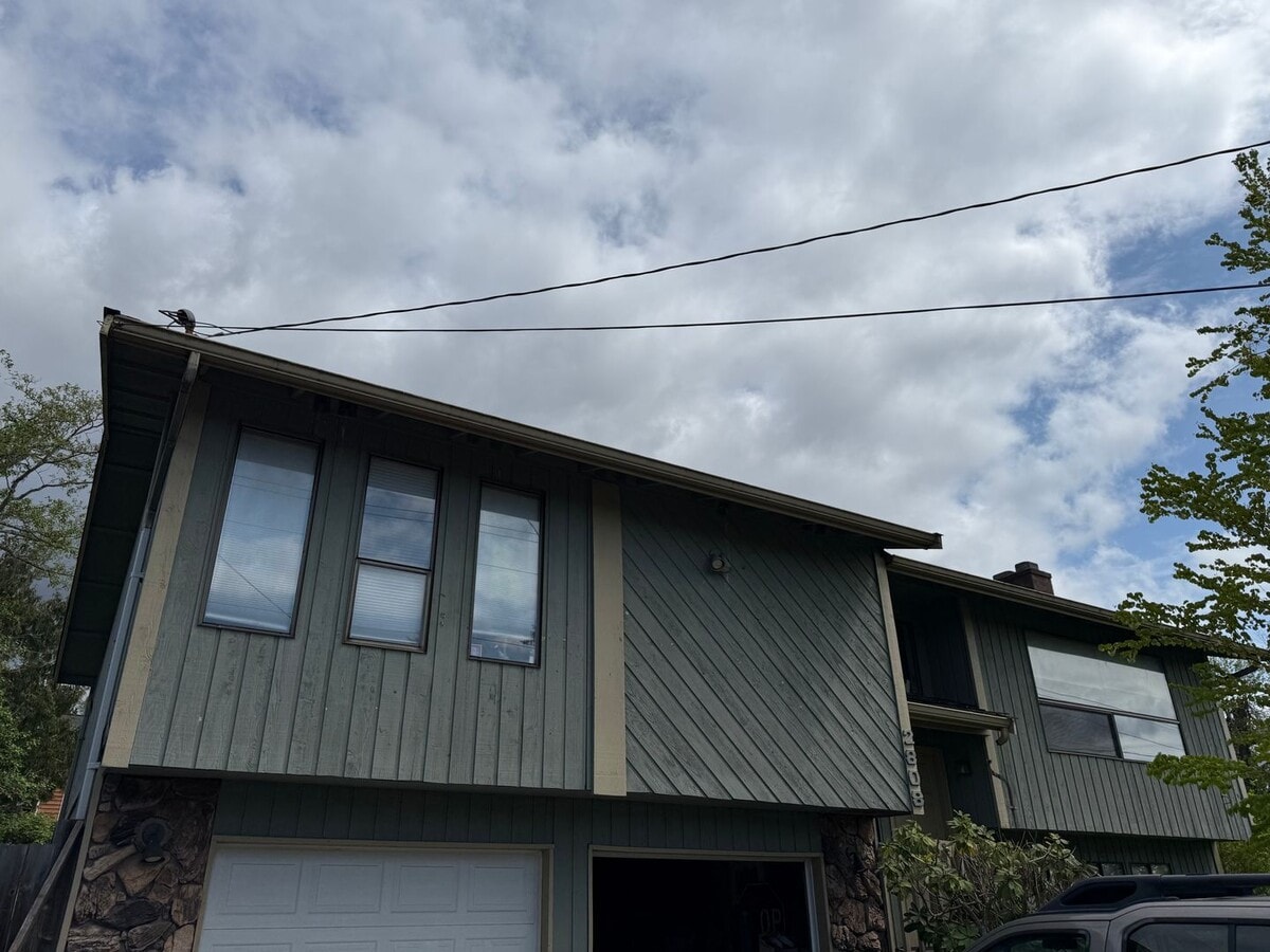 Photo - 2808 St Clair St