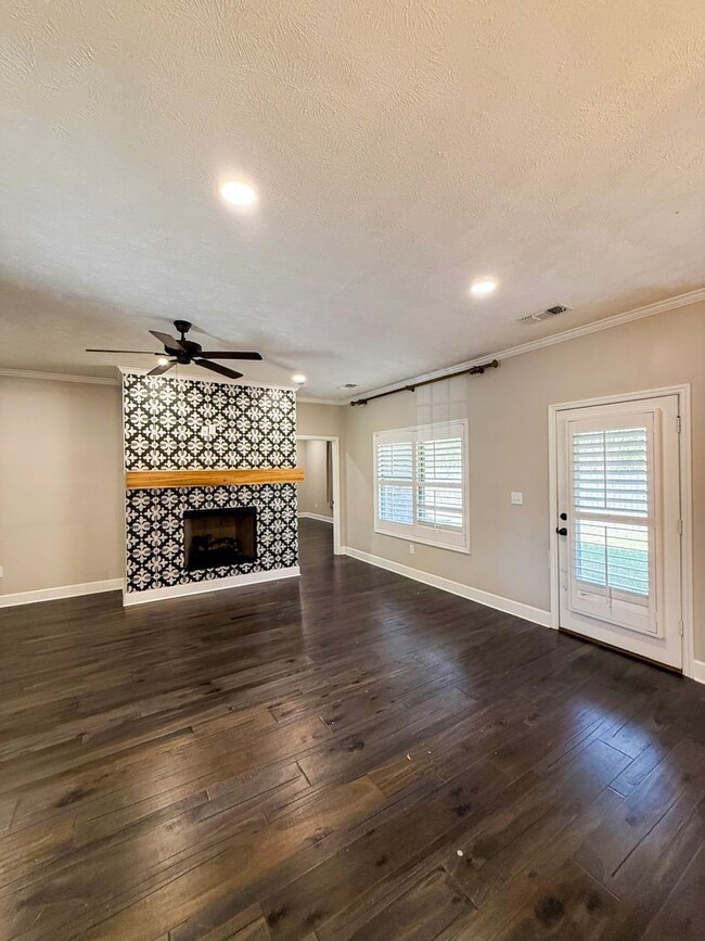 Photo - Beautifully Designed Home with Luxury Feat...