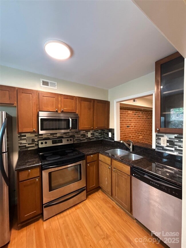 Photo - 1207 Green Oaks Ln