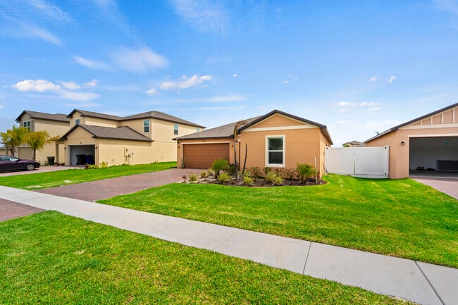 Photo - 701 Carlyle Wy