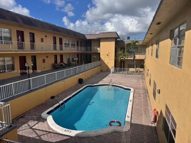 Building Photo - 6840 Pembroke Rd Unit 201