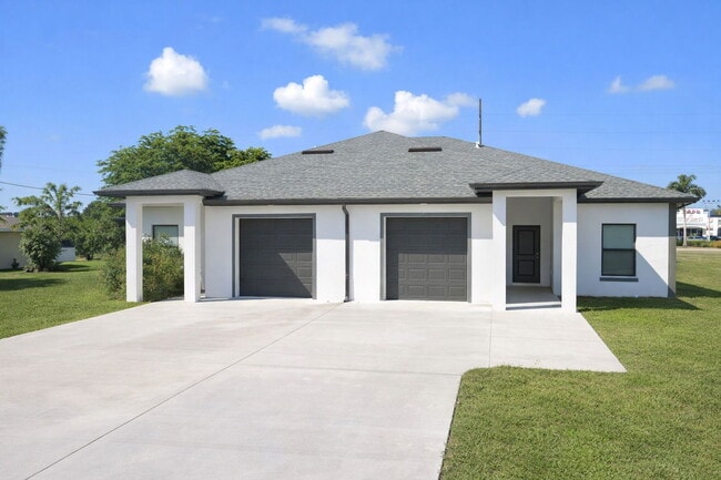 Building Photo - 3106 SE Santa Barbara Pl