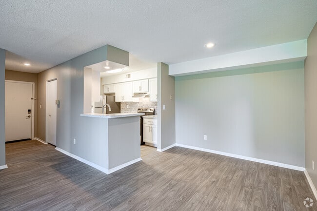 2BR, 2BA - 1,072SF - Watermill - Kitchen