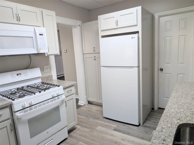 Photo - 12 Railroad Ave Unit Floor 2