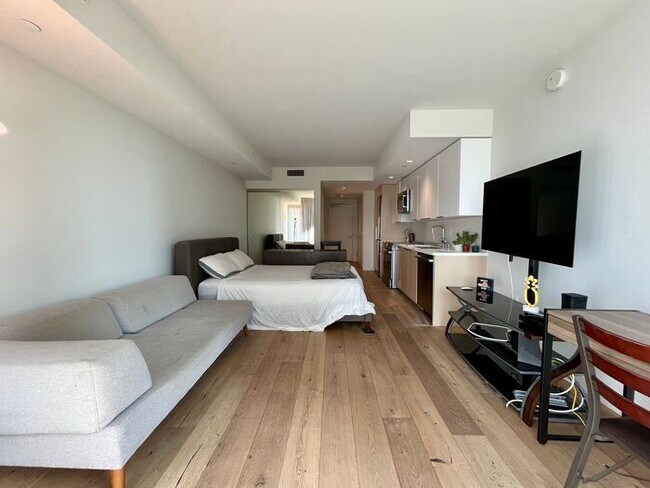 Photo - Kakaako: Ae'o - Studio with one Parking (E... Unidad 1011