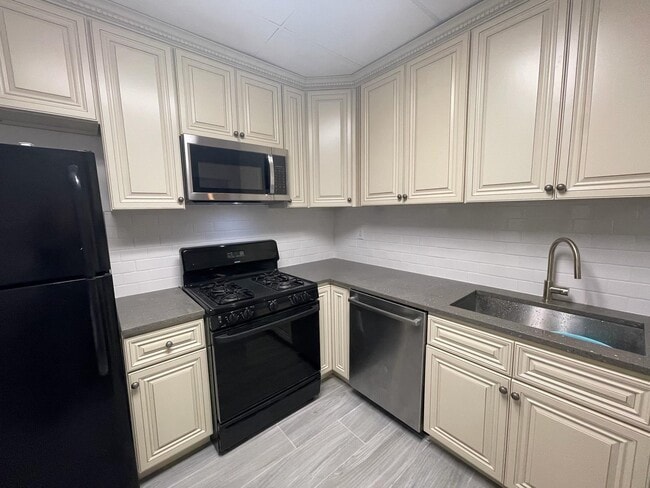 Photo - 266 Jericho Tpke Apartment Unit 2R