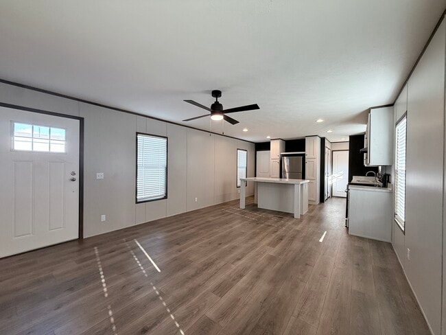 127 Paramount Dr