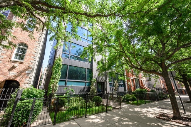 Building Photo - 1446 W Cortez St