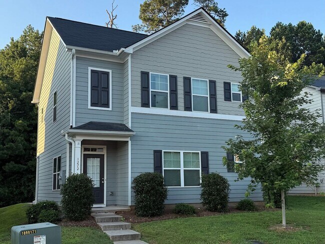 Stylish 3-Bedroom Home Near Downtown Athens - Stylish 3-Bedroom Home Near Downtown Athens