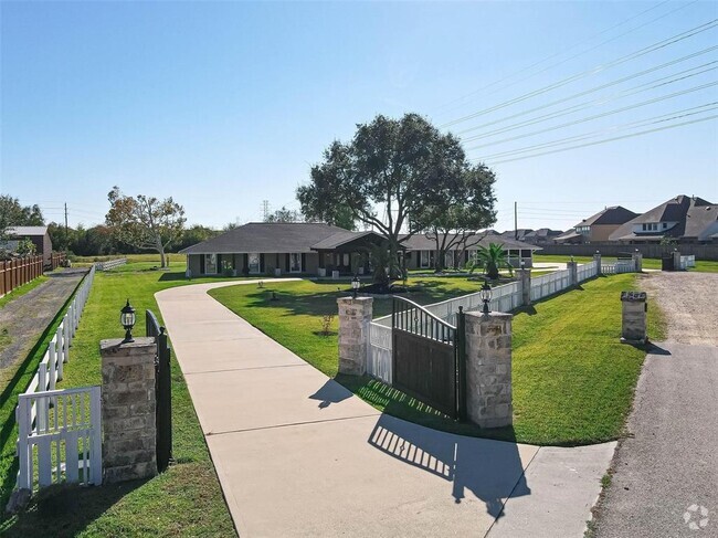 Building Photo - 26611 Meadow Ln Rental