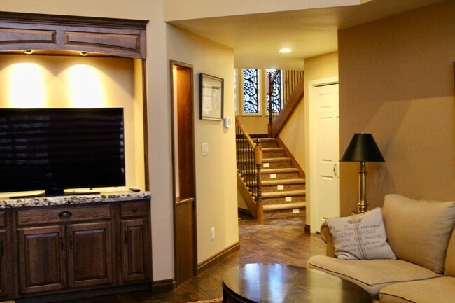 Photo - 2 bedroom Golf course Condo