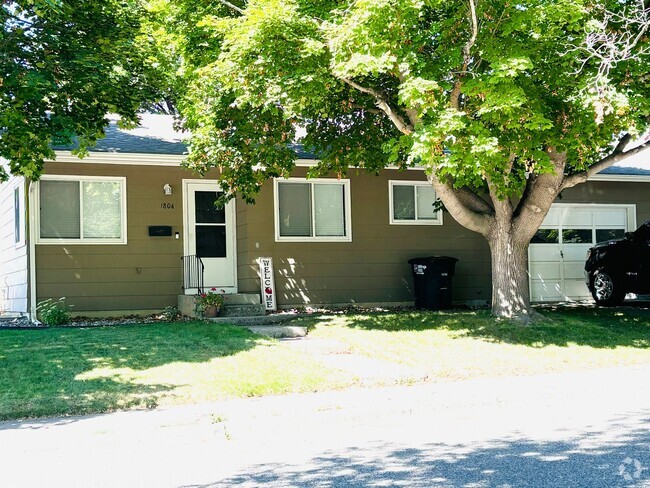 Building Photo - Clean Remodeled Midtown Home!