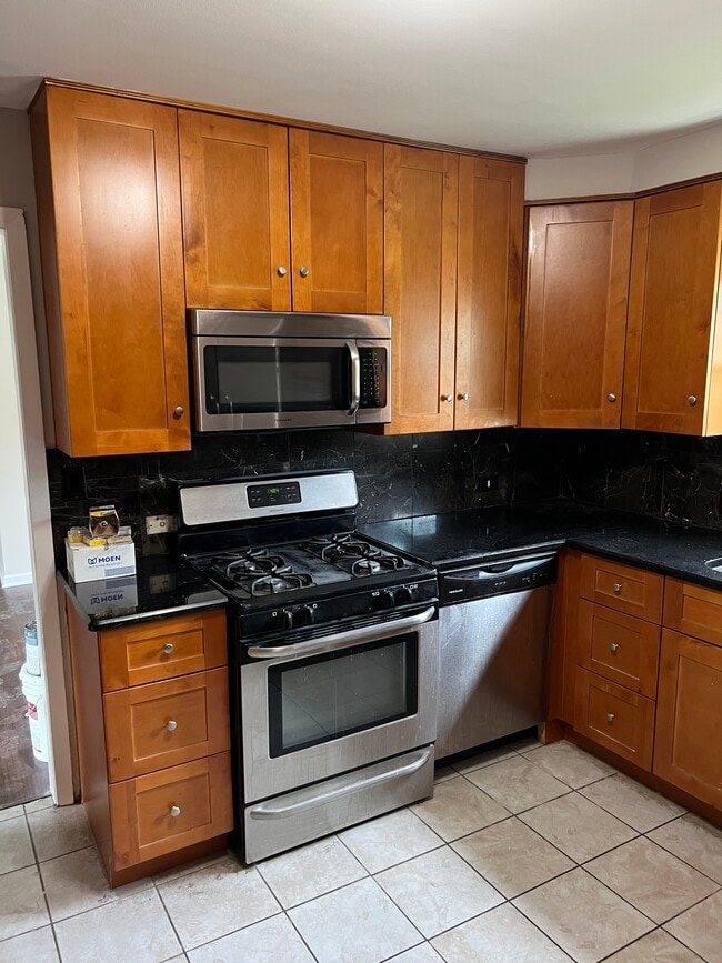 Building Photo - 1050 W Touhy Ave Unit 2