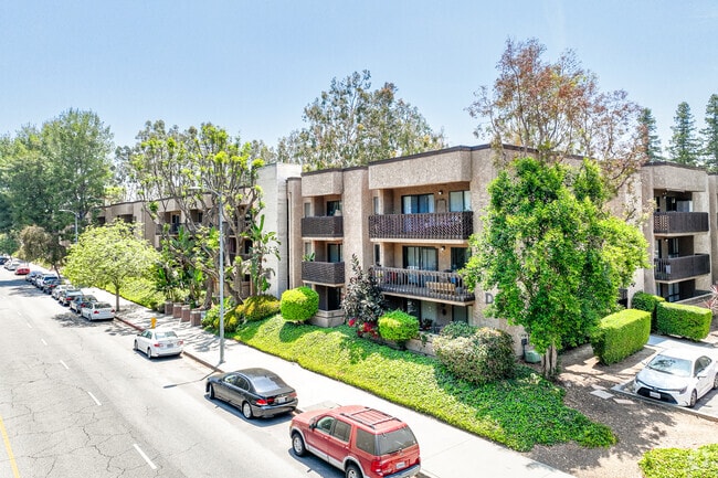 Warner West - Warner West Apartments