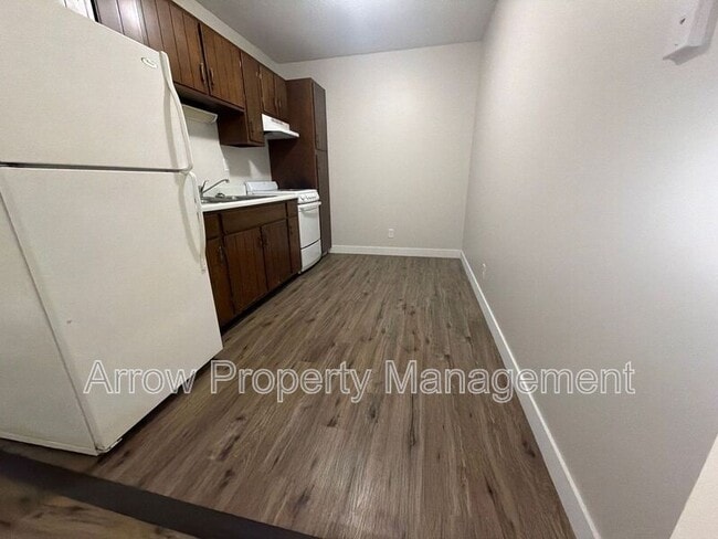 Photo - 650 E 12th St