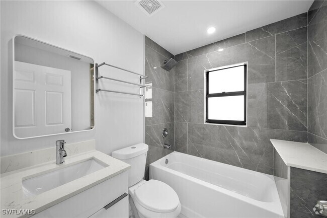 Building Photo - 204 NW 22nd Pl Rental