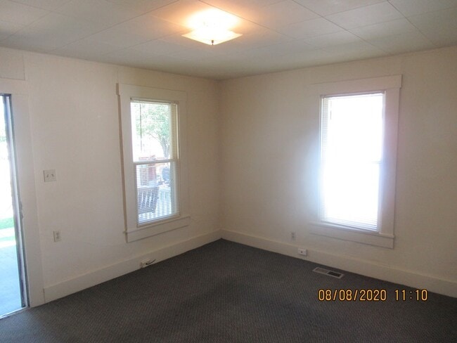 Photo - 419 E 12th St