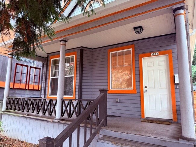 Building Photo - 4 Bed/2Bath Classic Craftsman on N Williams Ave