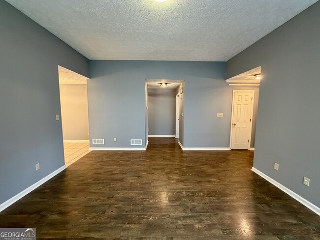 Photo - 105 Waterford Way