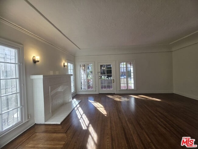 Photo - 1022 Cloverdale Ave