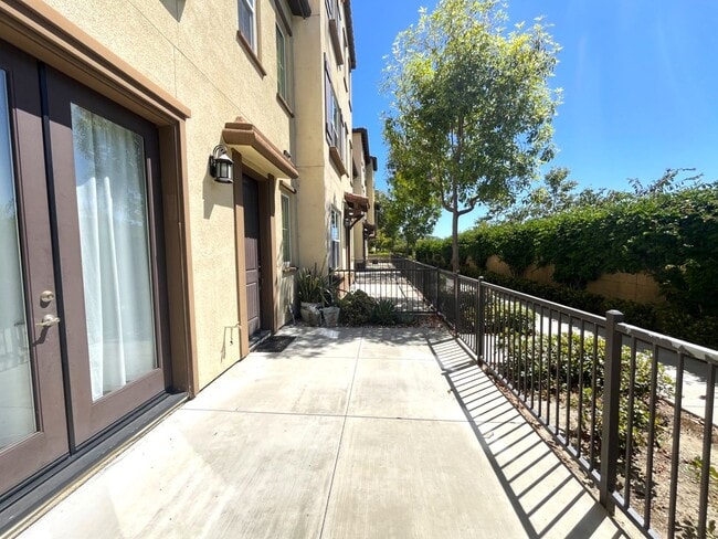 Photo - 2 bed, 2.5 bath located in Corona, CA!