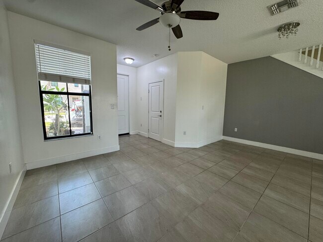 Photo - 2037 Oysterwood Ln