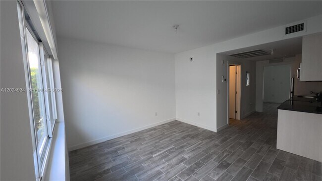 Photo - 1035 Euclid Ave Unidad 25