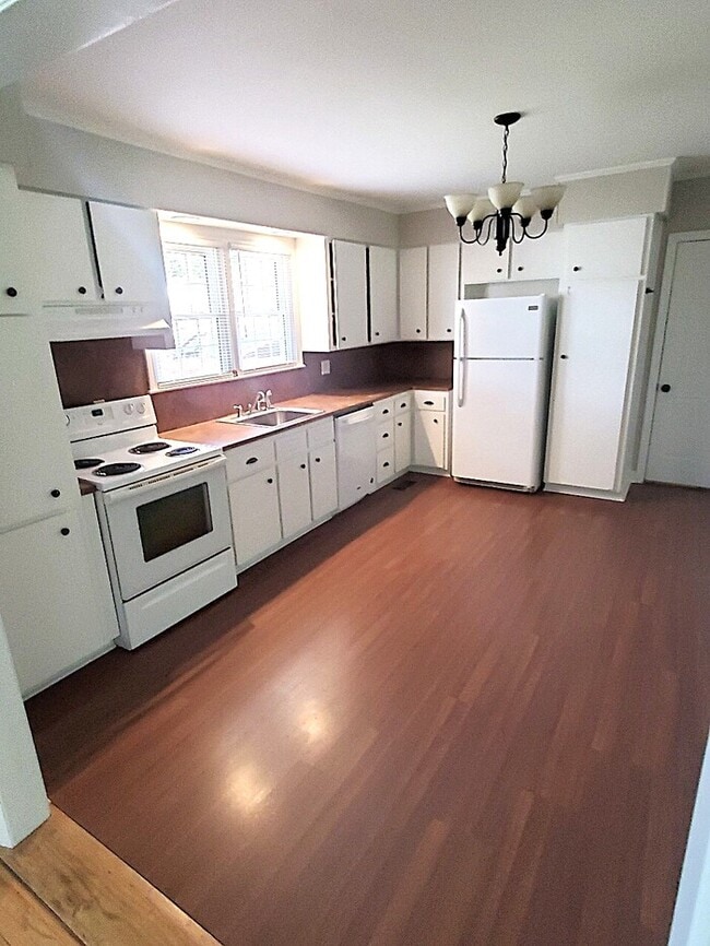 Photo - Charming Vintage Ranch, Den, Fireplace, Screened Porch